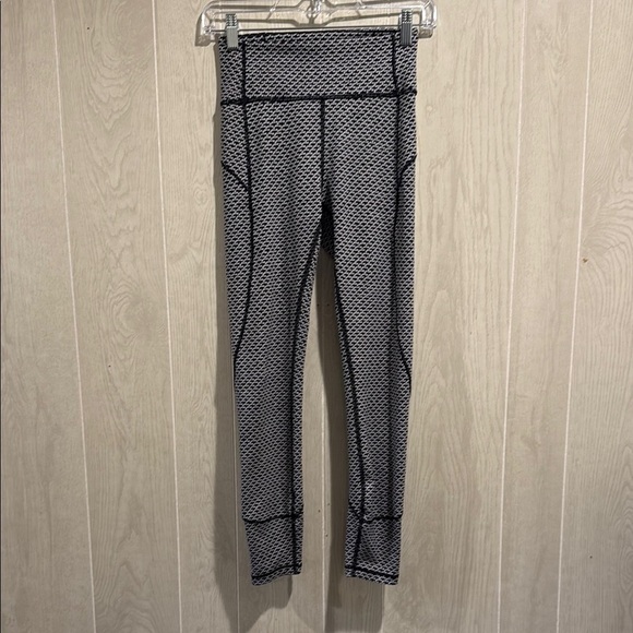 Lululemon Patterned In Movement Leggings - Picture 1 of 8